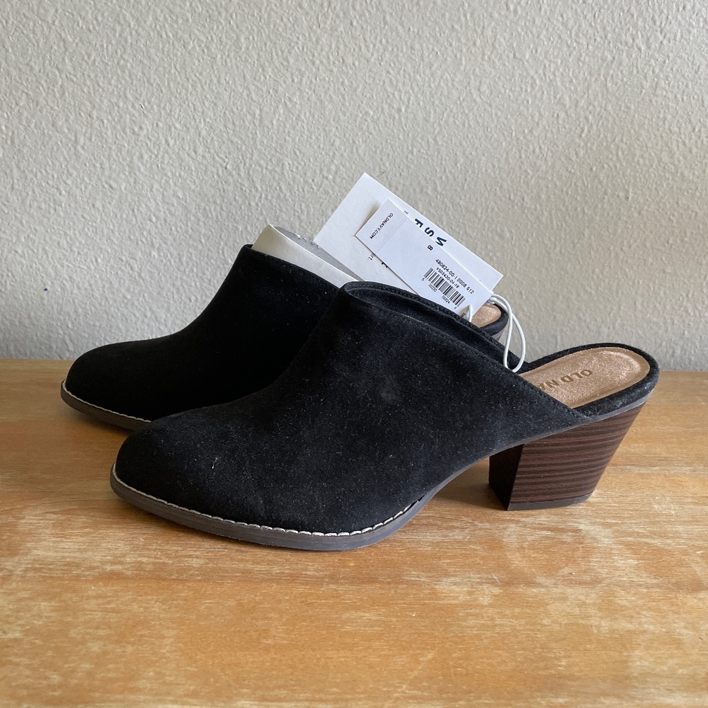 Old Navy black suede mules/clogs size 8